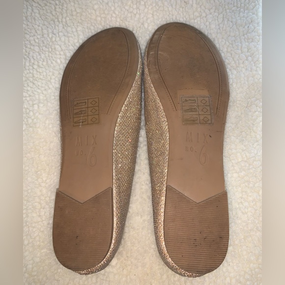 Mix No. 6 gold very sparkly flats size 8. - Picture 10 of 15